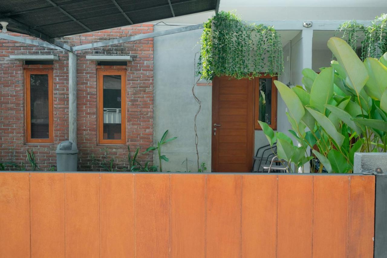Andewi Guest House Denpasar Redpartner - Minimum Stay 30 Nights Sanur  Exterior photo